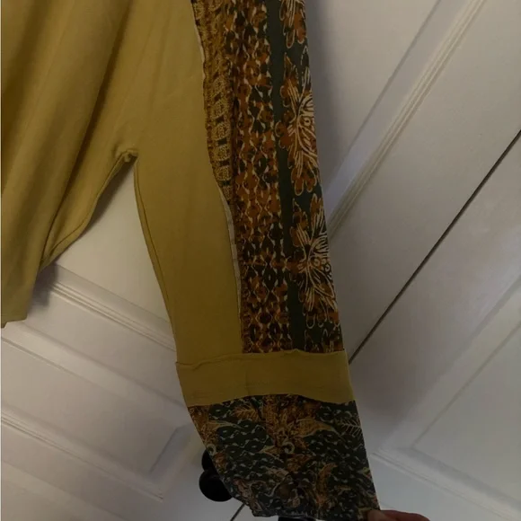 Easel Multicolor Patterned Long Sleeve Top - Picture 2 of 3